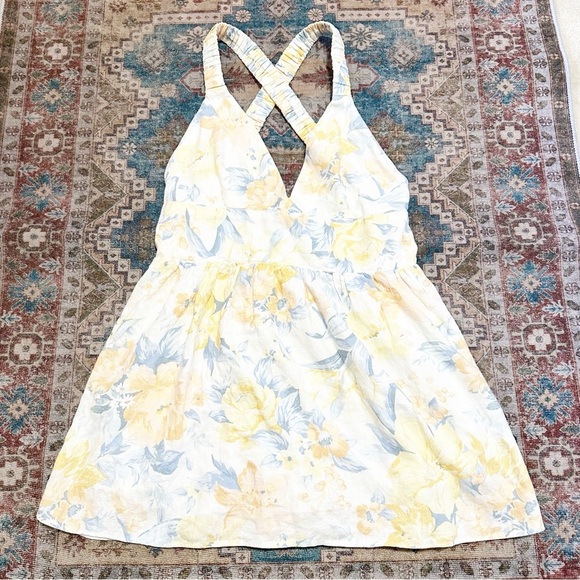 NWT Abercrombie Floral Romper Plunge Neck Scrunchie-Style Crossover Straps LP - Picture 5 of 12
